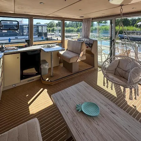 Πλωτό κατάλυμα Gorgeous Ship In Havelsee Ot