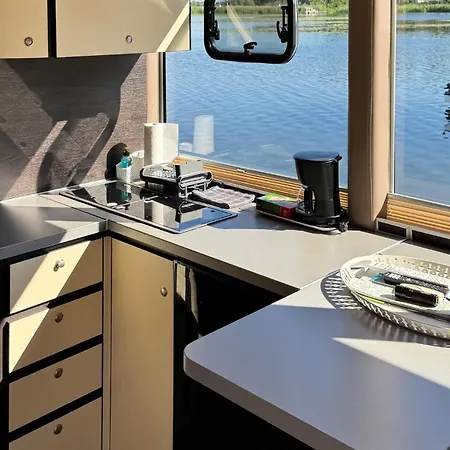 Πλωτό κατάλυμα Gorgeous Ship In Havelsee Ot